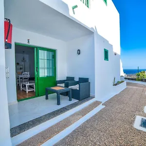 https://precioso-apartamento-con-piscina.in-canary-islands.com