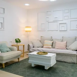 https://apartment-caleta-beach-malaga.hotelsinnerja.org